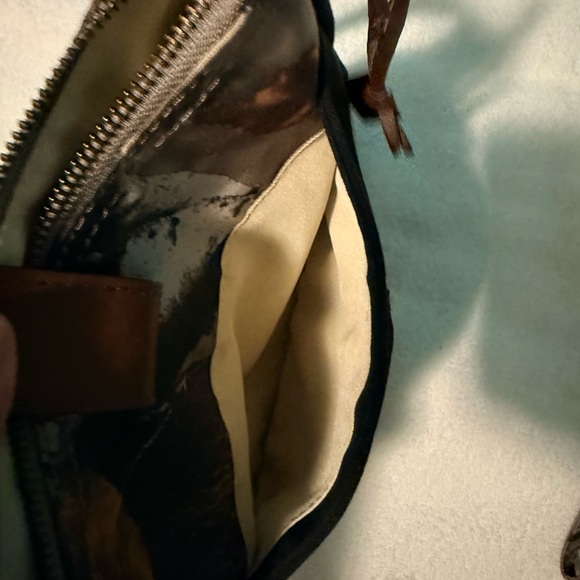 Legendary Whitetail Camo Crossbody Bag and Wristlet Set - Picture 7 of 12